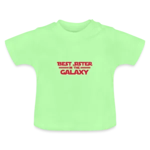 Lichtgroen shirtje met de tekst 'Best Sister in the Galaxy' in rode letters.