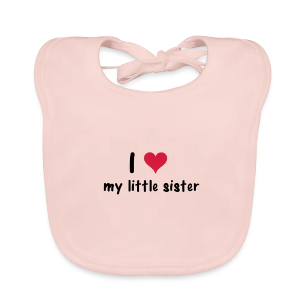 Licht roze slabbetje met de tekst 'I ♥ my little sister' in zwarte en rode letters.
